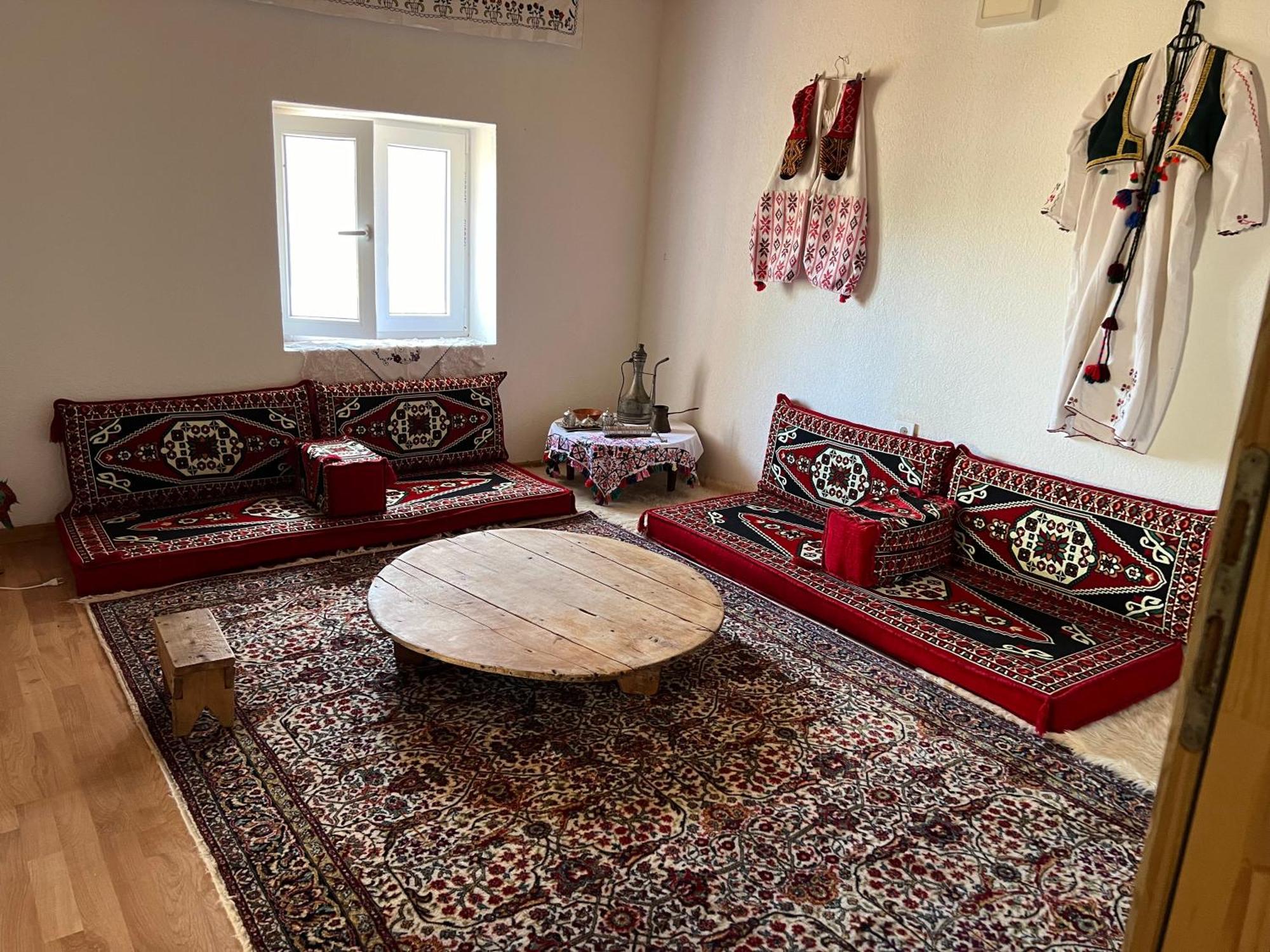 לינה וארוחת בוקר Gornji Lukomir Kod Kapetana Tea מראה חיצוני תמונה