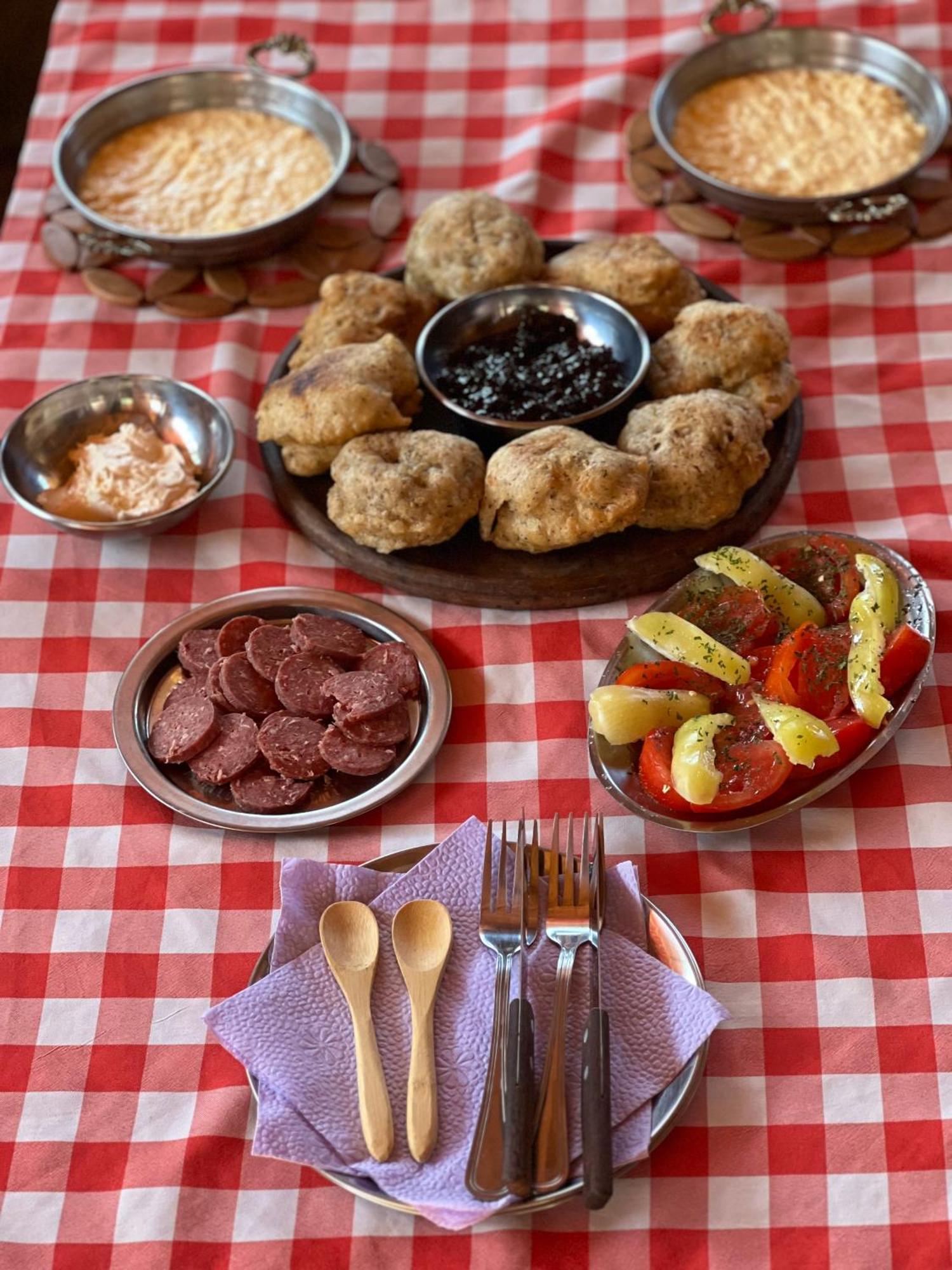 לינה וארוחת בוקר Gornji Lukomir Kod Kapetana Tea מראה חיצוני תמונה